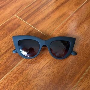Quay kitti sunglasses Matte black